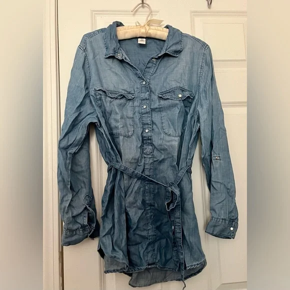H&M NWOT Light Wash Denim Maternity Shirt Tunic - Picture 1 of 6